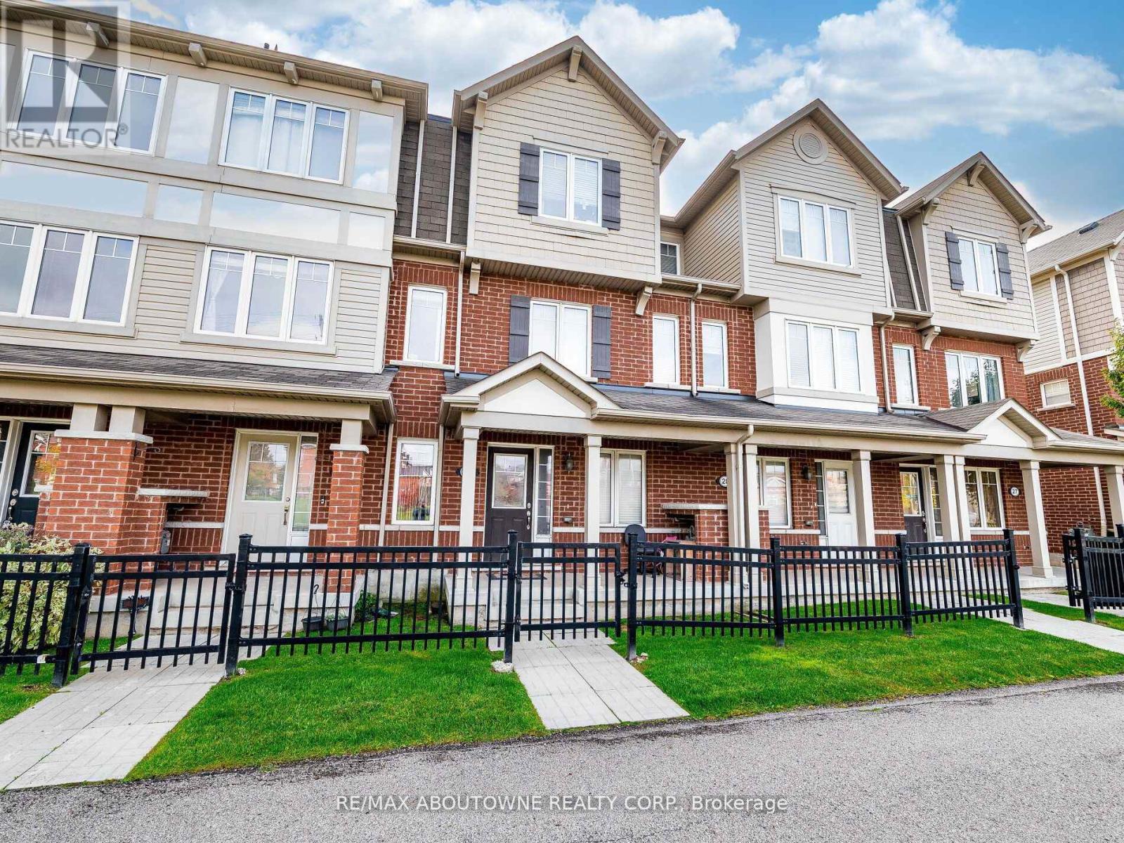 Unit 29 - 6020 Derry Road, Milton, Ontario  L9T 8L6 - Photo 2 - W12731834