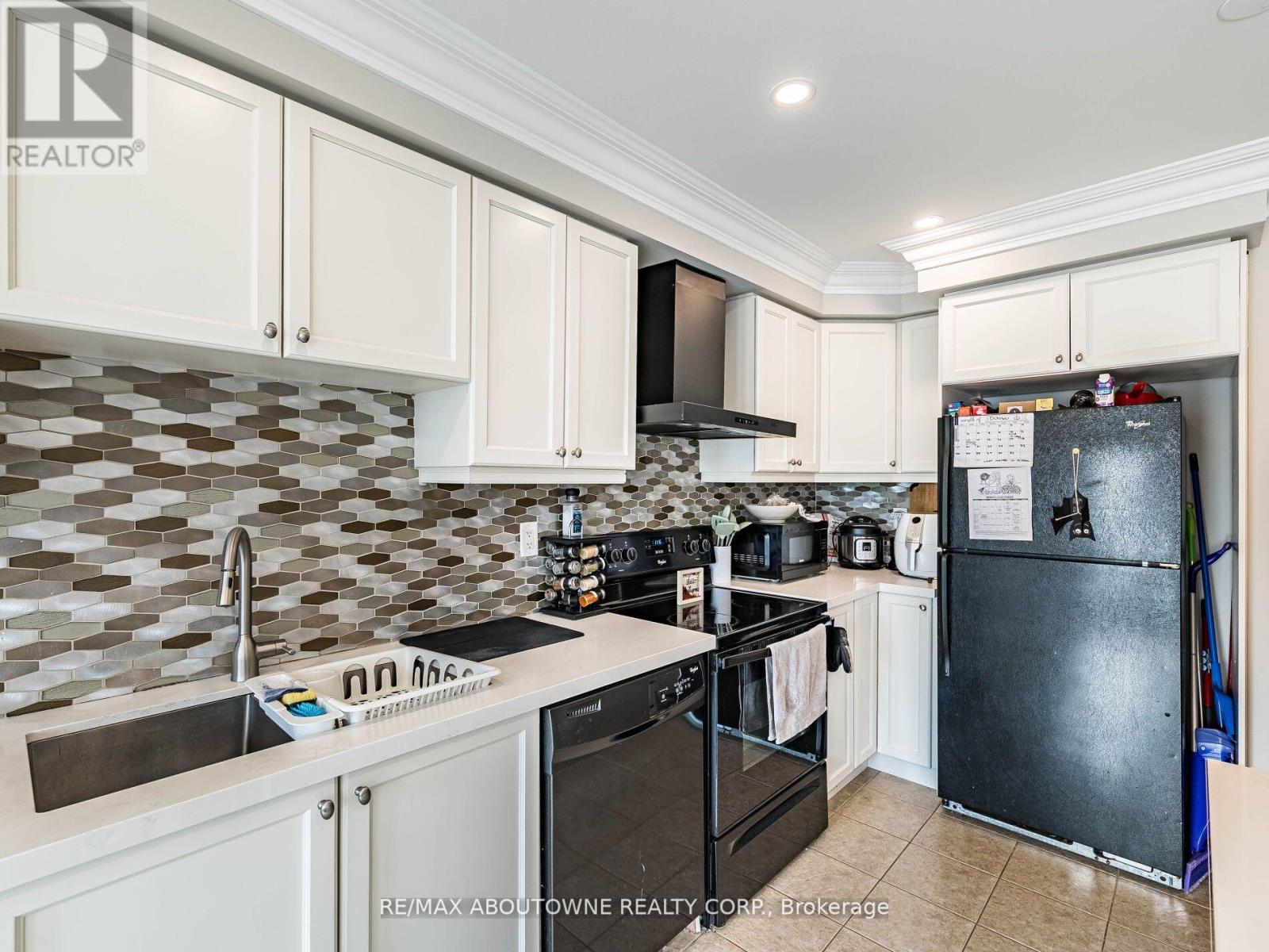 Unit 29 - 6020 Derry Road, Milton, Ontario  L9T 8L6 - Photo 24 - W12731834