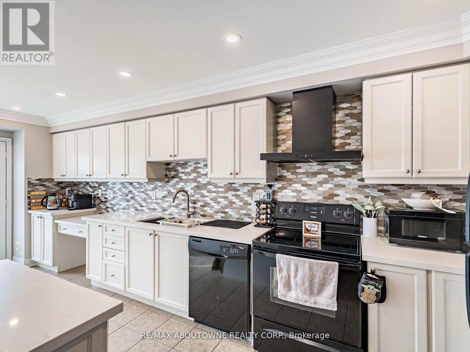 Unit 29 - 6020 Derry Road, Milton, Ontario  L9T 8L6 - Photo 25 - W12731834