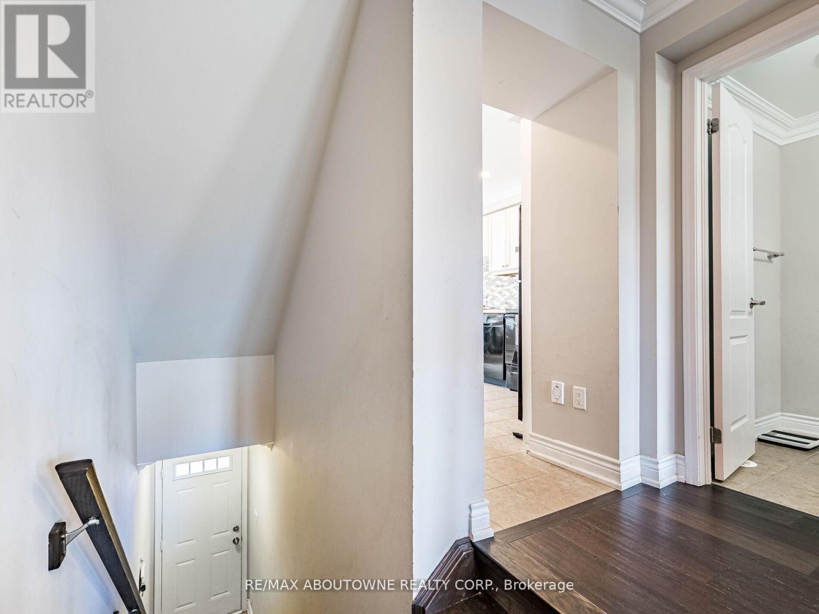 Unit 29 - 6020 Derry Road, Milton, Ontario  L9T 8L6 - Photo 9 - W12731834