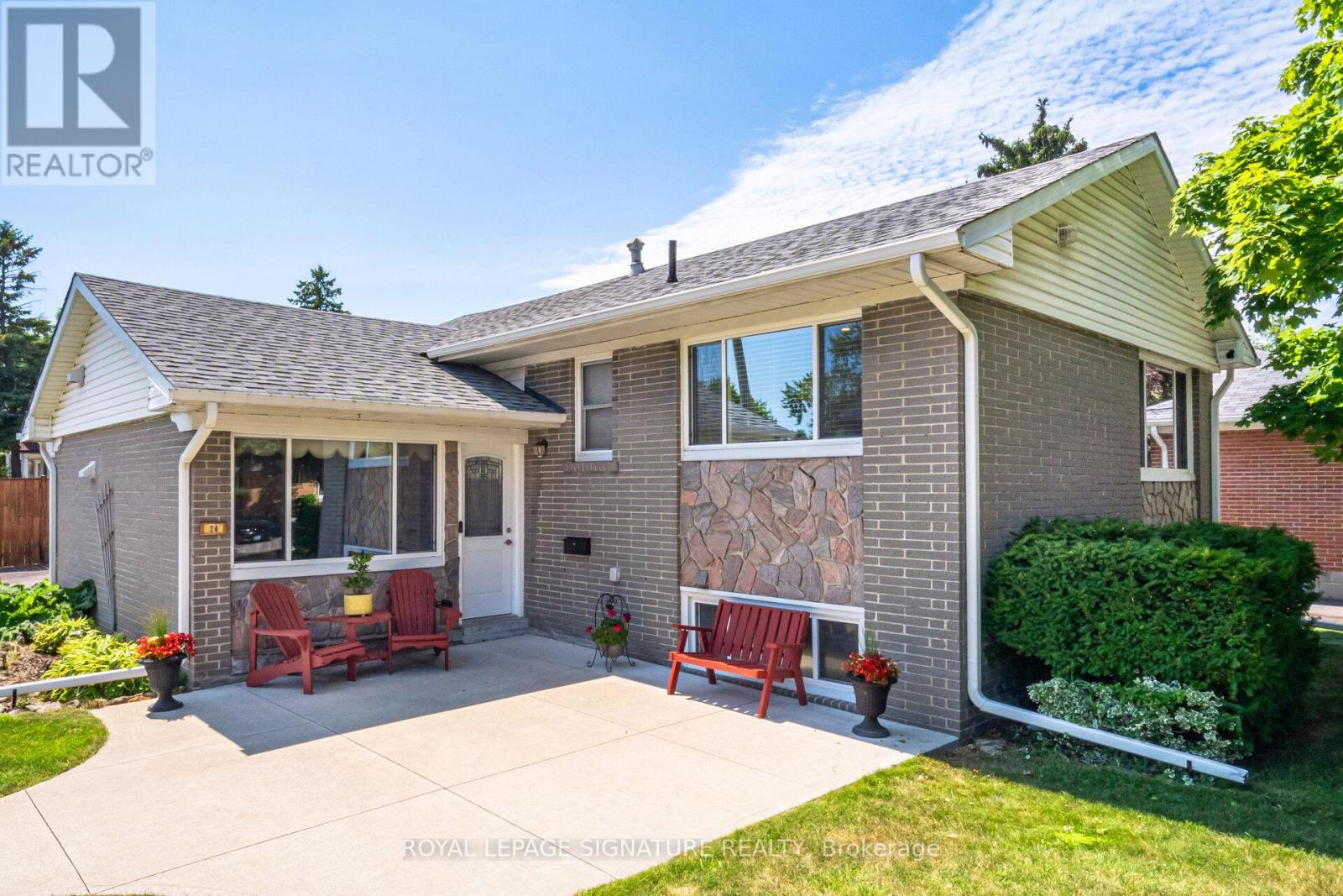 24 LESBURY AVENUE, Brampton, Ontario