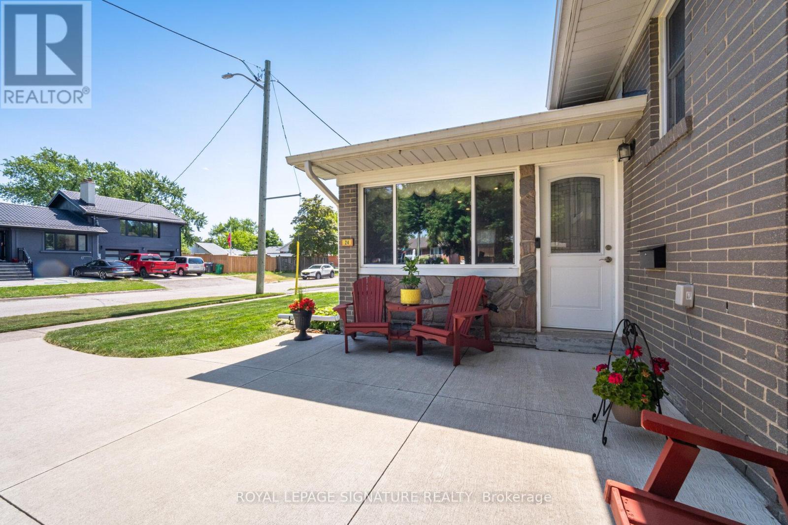 24 Lesbury Avenue, Brampton, Ontario  L6W 3A4 - Photo 4 - W12731858