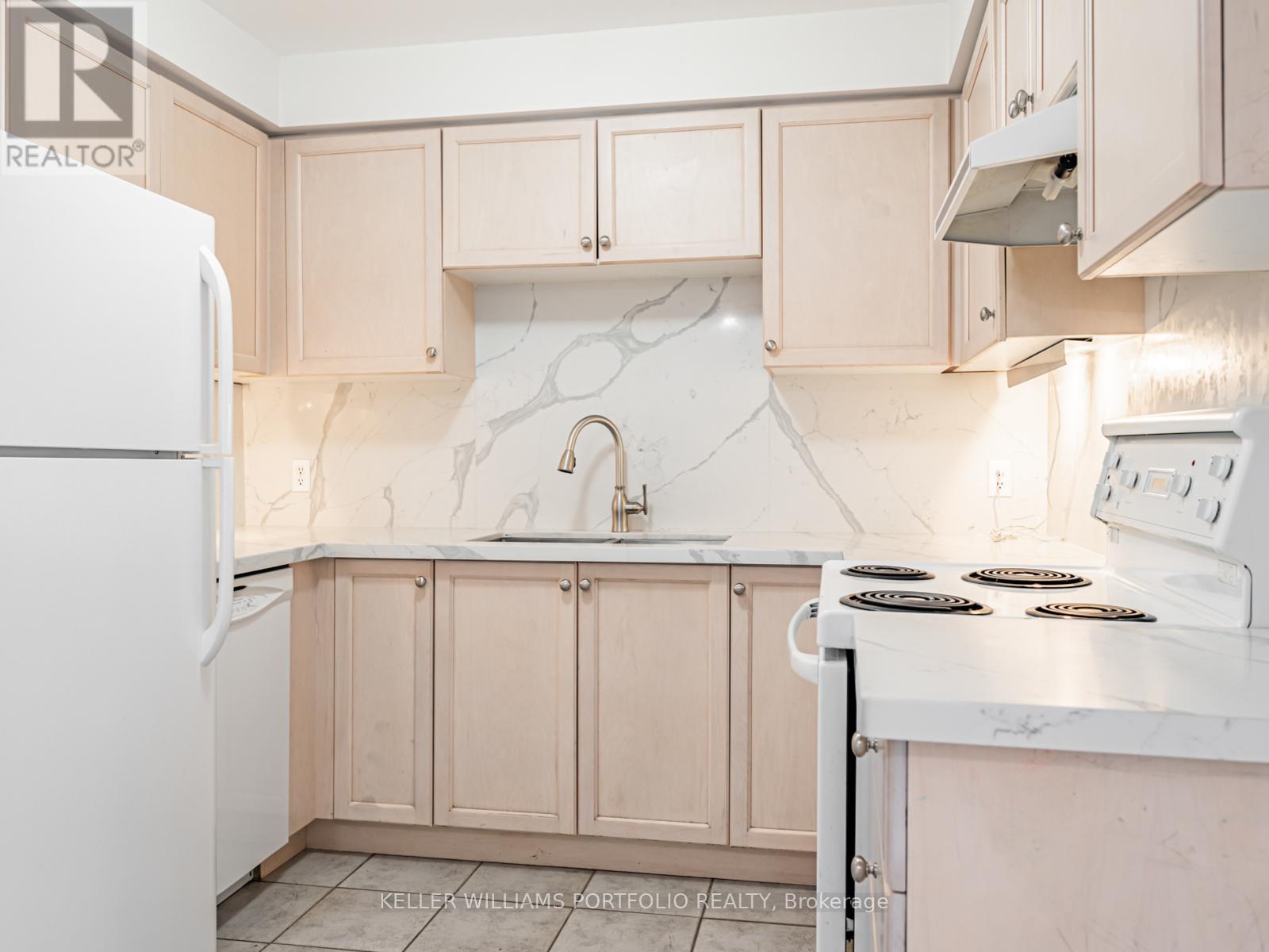 7160 Waldorf Way, Mississauga, Ontario  L5N 7R3 - Photo 7 - W12731992