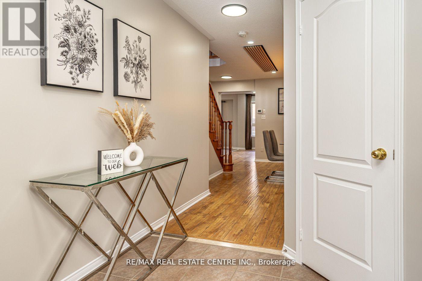 107 Crown Victoria Drive, Brampton, Ontario  L7A 3X9 - Photo 4 - W12732014