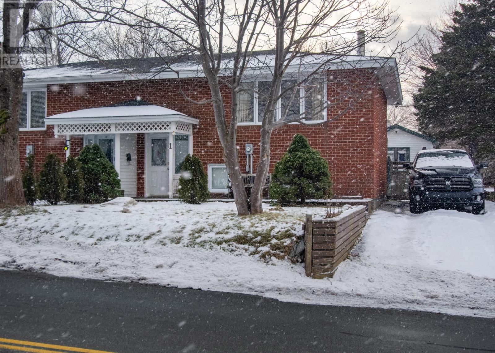 1 Jeffers Drive, Mount Pearl, Newfoundland & Labrador  A1N 2R8 - Photo 2 - 1294127