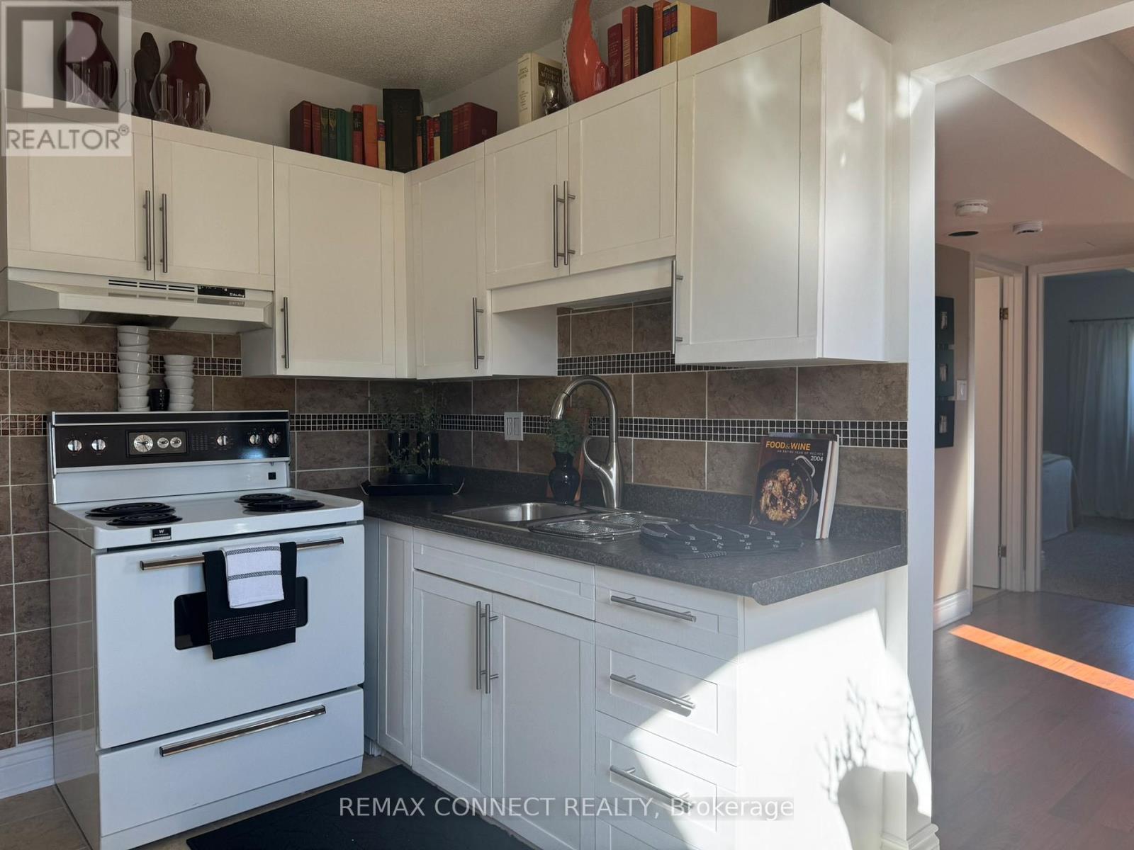 303 - 4872 Valley Way, Niagara Falls, Ontario  L2E 1W3 - Photo 20 - X12731844