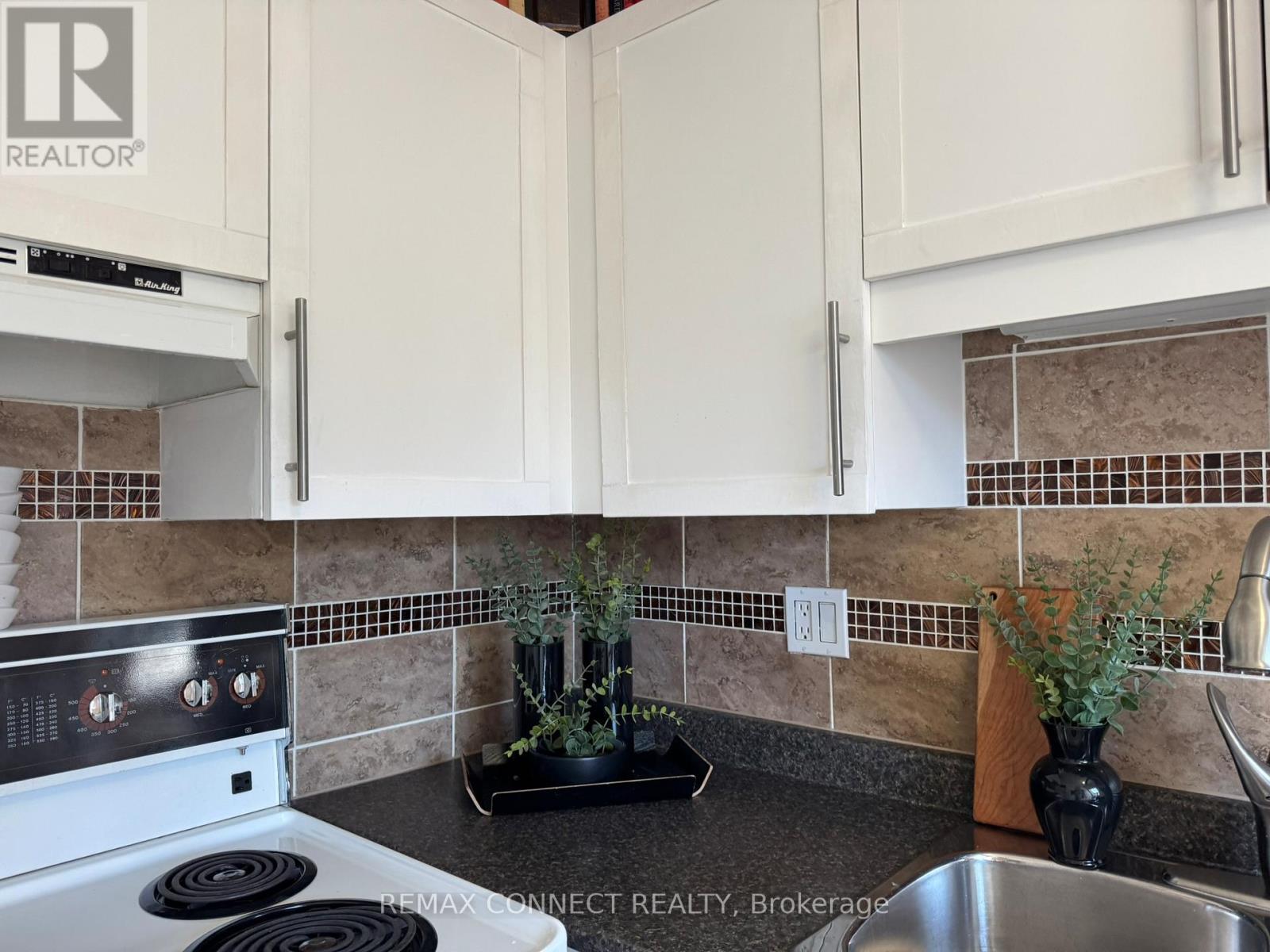 303 - 4872 Valley Way, Niagara Falls, Ontario  L2E 1W3 - Photo 25 - X12731844