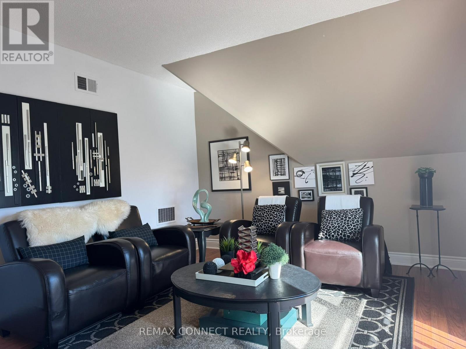 303 - 4872 Valley Way, Niagara Falls, Ontario  L2E 1W3 - Photo 4 - X12731844