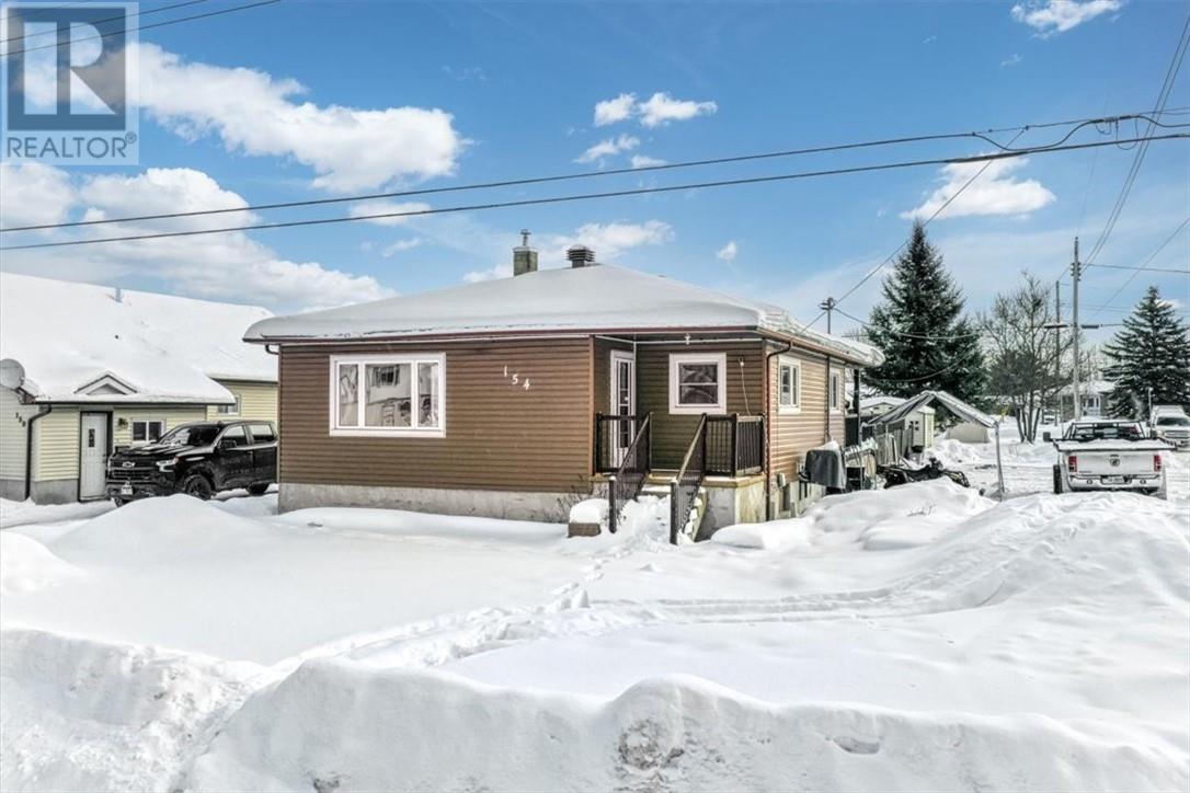 154 Charette Avenue, Chelmsford, Ontario  P0M 1L0 - Photo 1 - 2126213