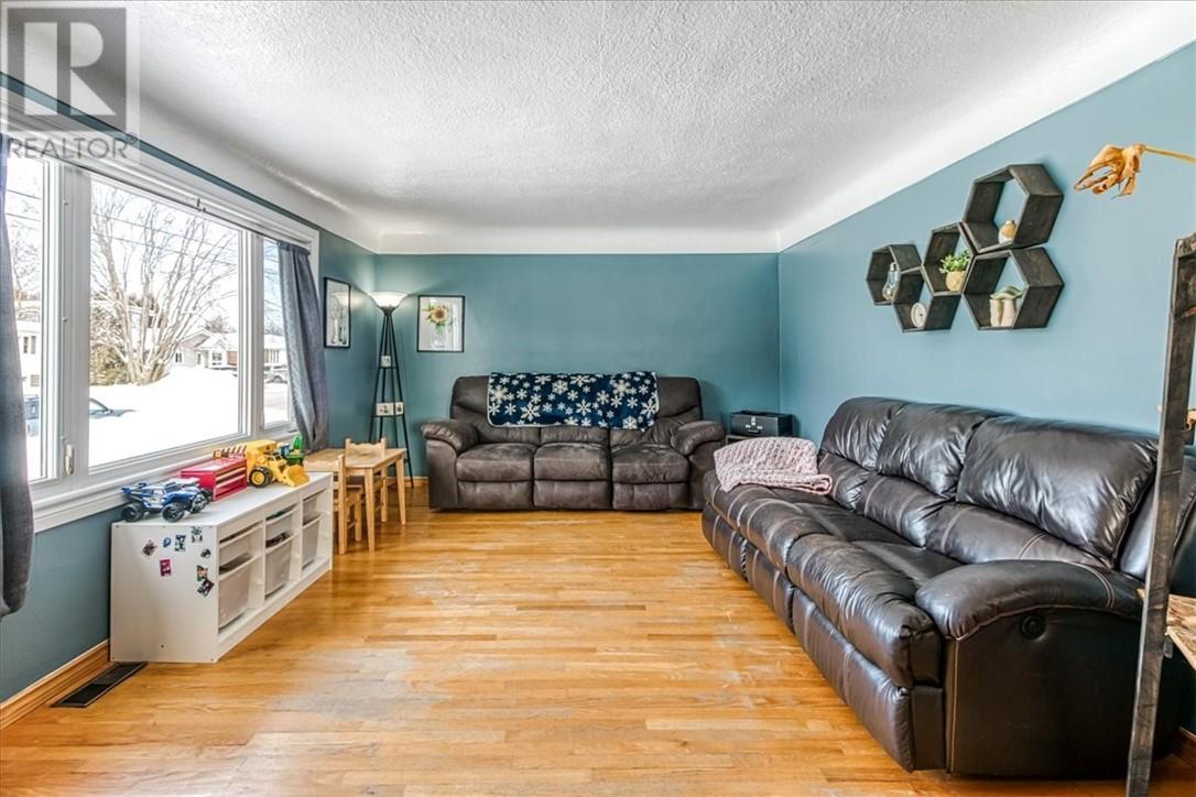 154 Charette Avenue, Chelmsford, Ontario  P0M 1L0 - Photo 10 - 2126213