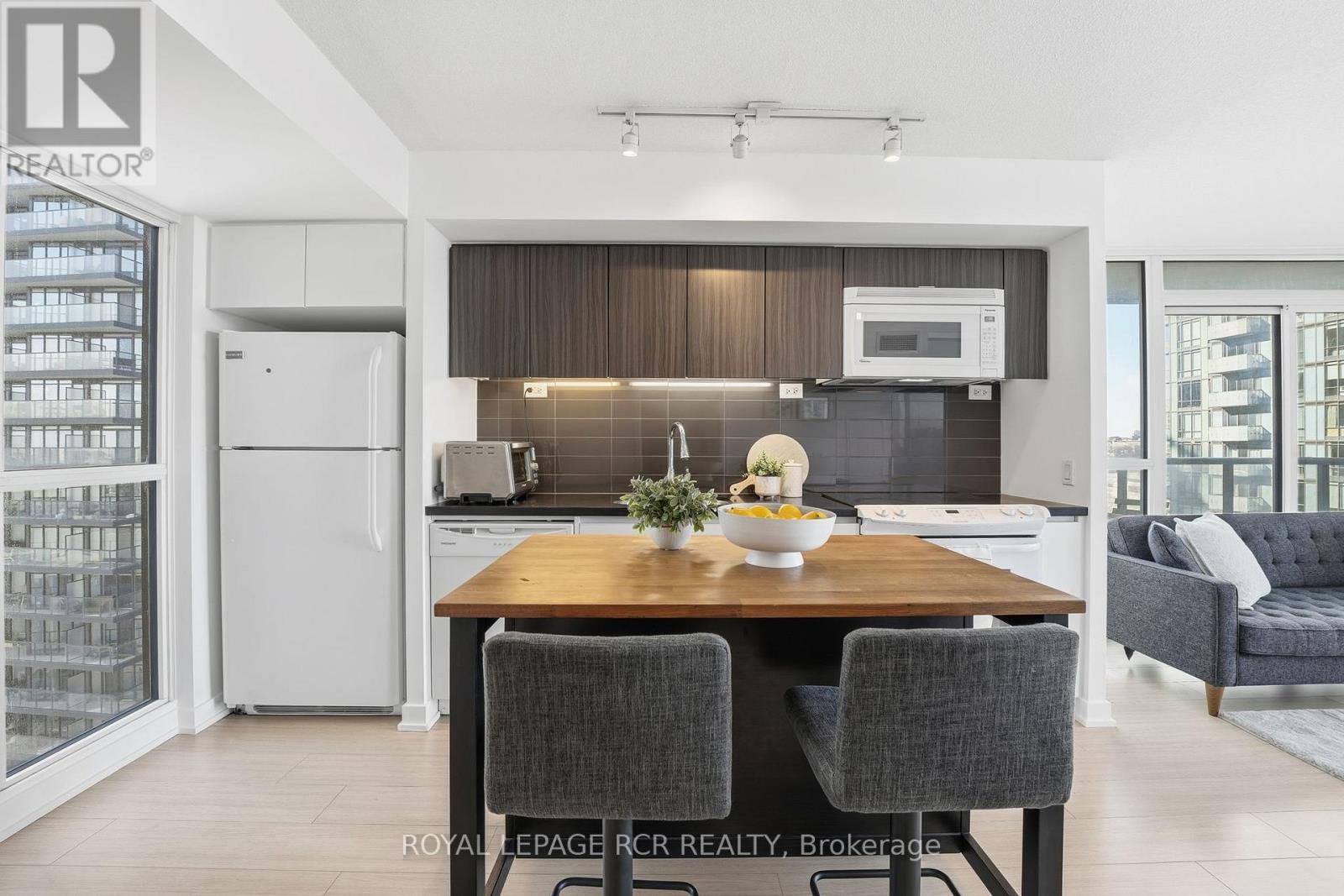 1107 - 85 Queens Wharf Road, Toronto, Ontario  M5V 0J9 - Photo 11 - C12731816