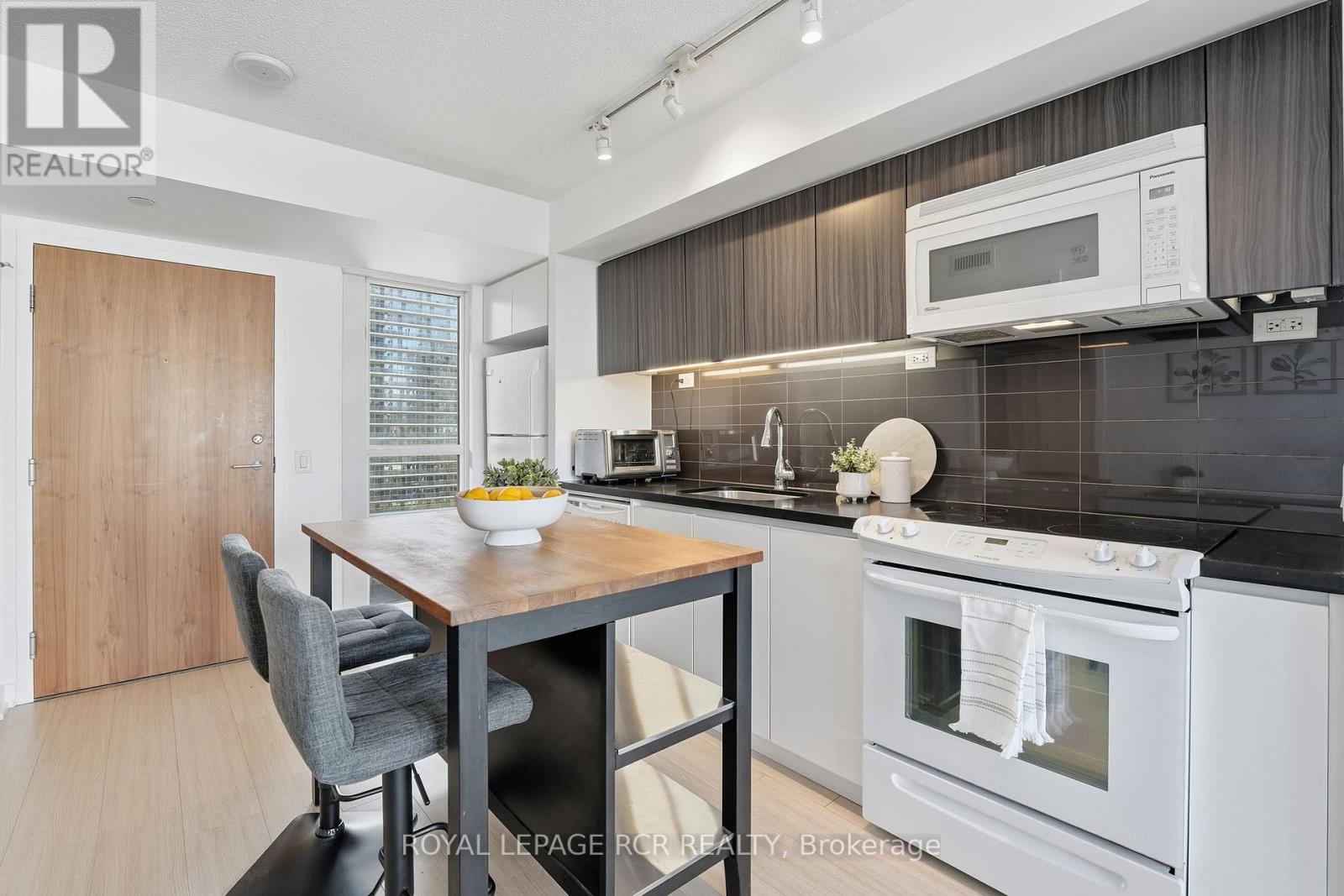 1107 - 85 Queens Wharf Road, Toronto, Ontario  M5V 0J9 - Photo 10 - C12731816