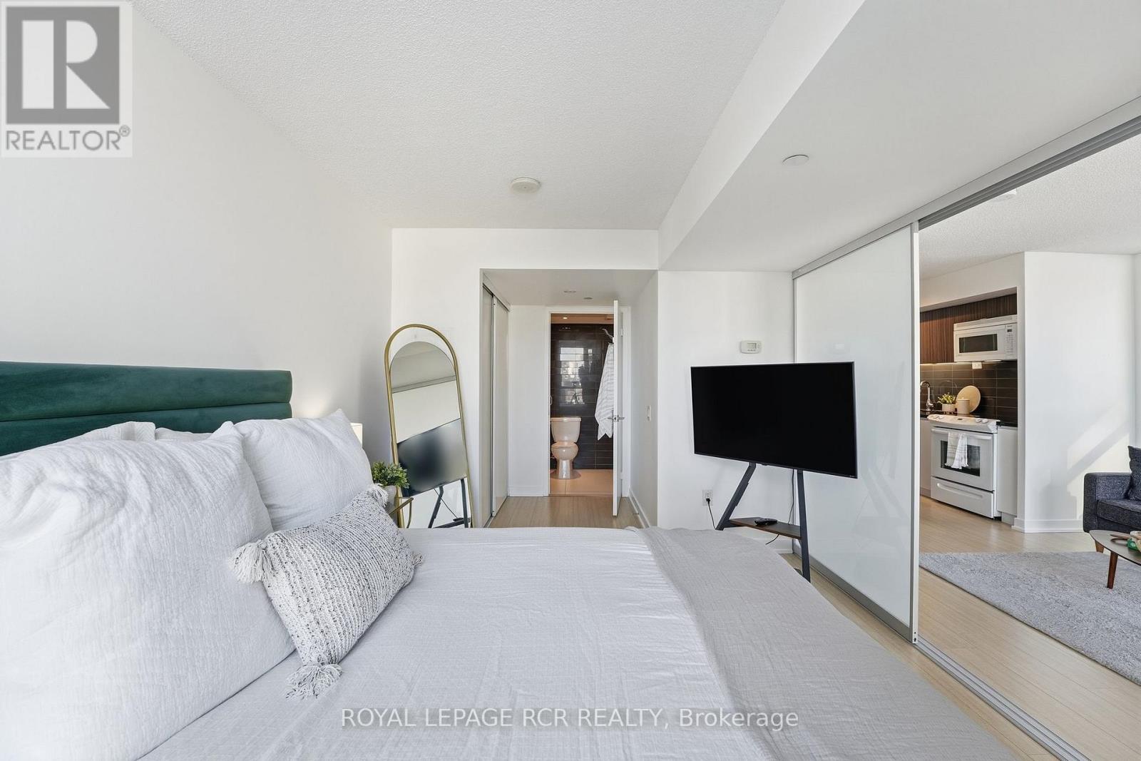 1107 - 85 Queens Wharf Road, Toronto, Ontario  M5V 0J9 - Photo 17 - C12731816