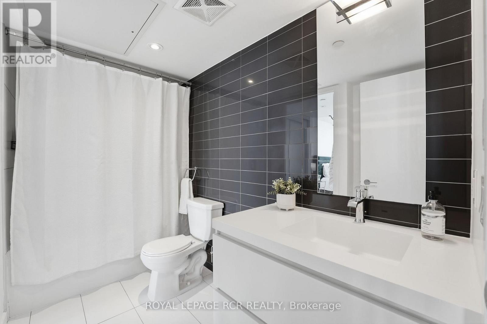 1107 - 85 Queens Wharf Road, Toronto, Ontario  M5V 0J9 - Photo 19 - C12731816