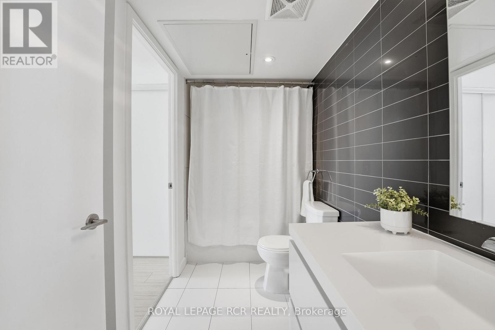 1107 - 85 Queens Wharf Road, Toronto, Ontario  M5V 0J9 - Photo 20 - C12731816