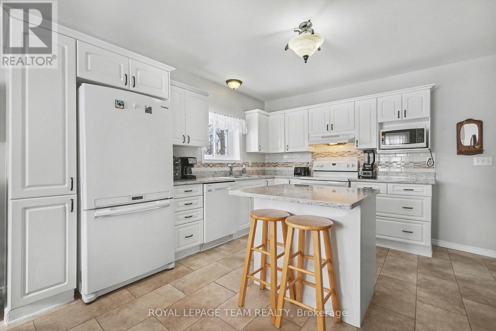 15197 Concession 1-2 Road, North Stormont, Ontario  K0C 1K0 - Photo 4 - X12732066