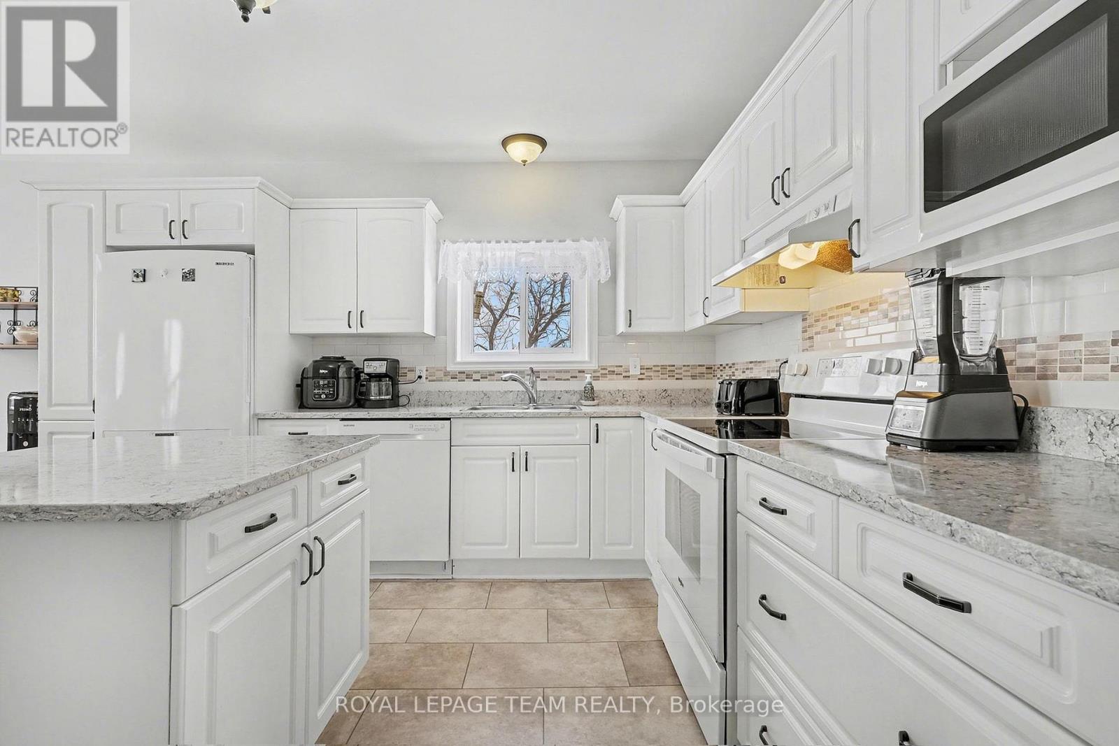 15197 Concession 1-2 Road, North Stormont, Ontario  K0C 1K0 - Photo 5 - X12732066