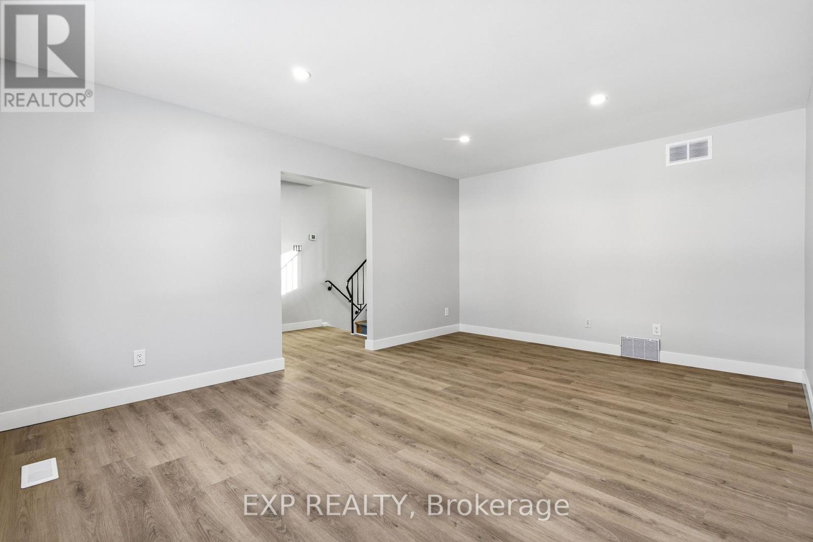 2158 Fillmore Crescent, Ottawa, Ontario  K1J 6A4 - Photo 17 - X12732140