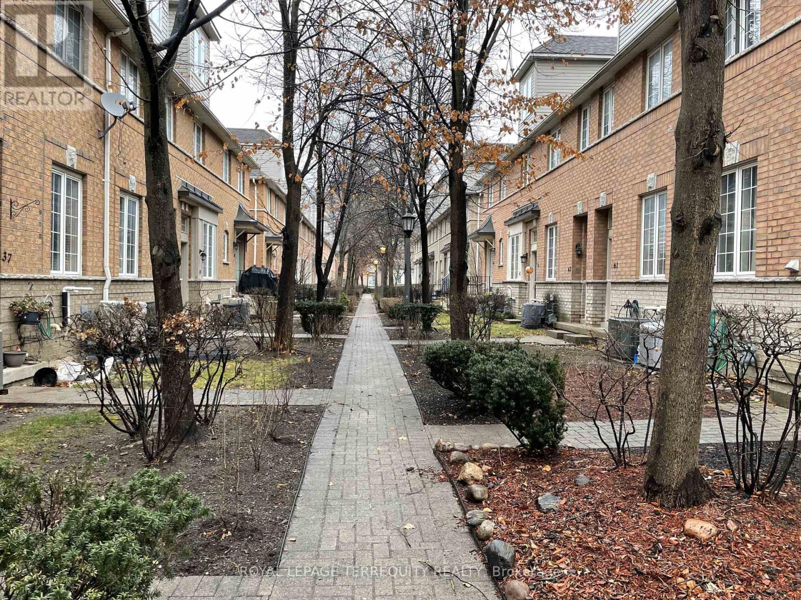 58 - 23 Observatory Lane, Richmond Hill, Ontario  L4C 0M7 - Photo 2 - N12730720