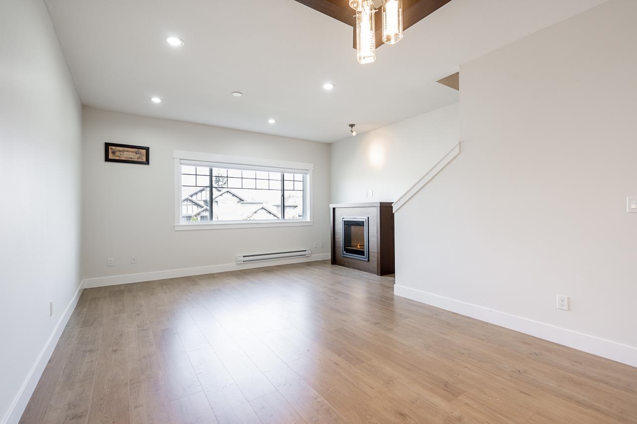 6 30748 Cardinal Avenue, Abbotsford, British Columbia V2T 5P5 - Photo 5 - R3077067