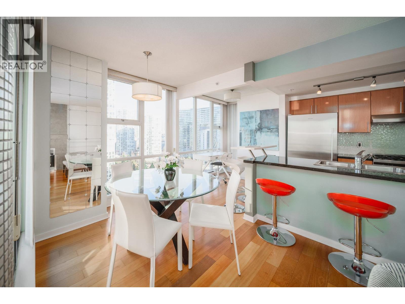 1906 1077 Marinaside Crescent, Vancouver, British Columbia  V6Z 2Z5 - Photo 4 - R3083547