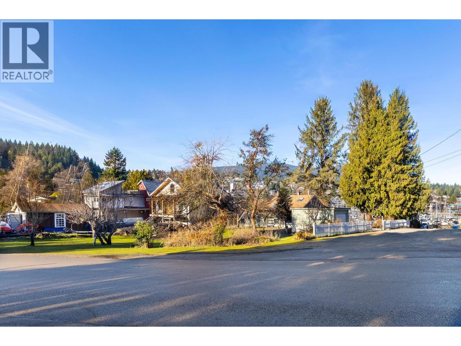 636 Bay Road, Gibsons, British Columbia  V0N 1V8 - Photo 10 - R3083553