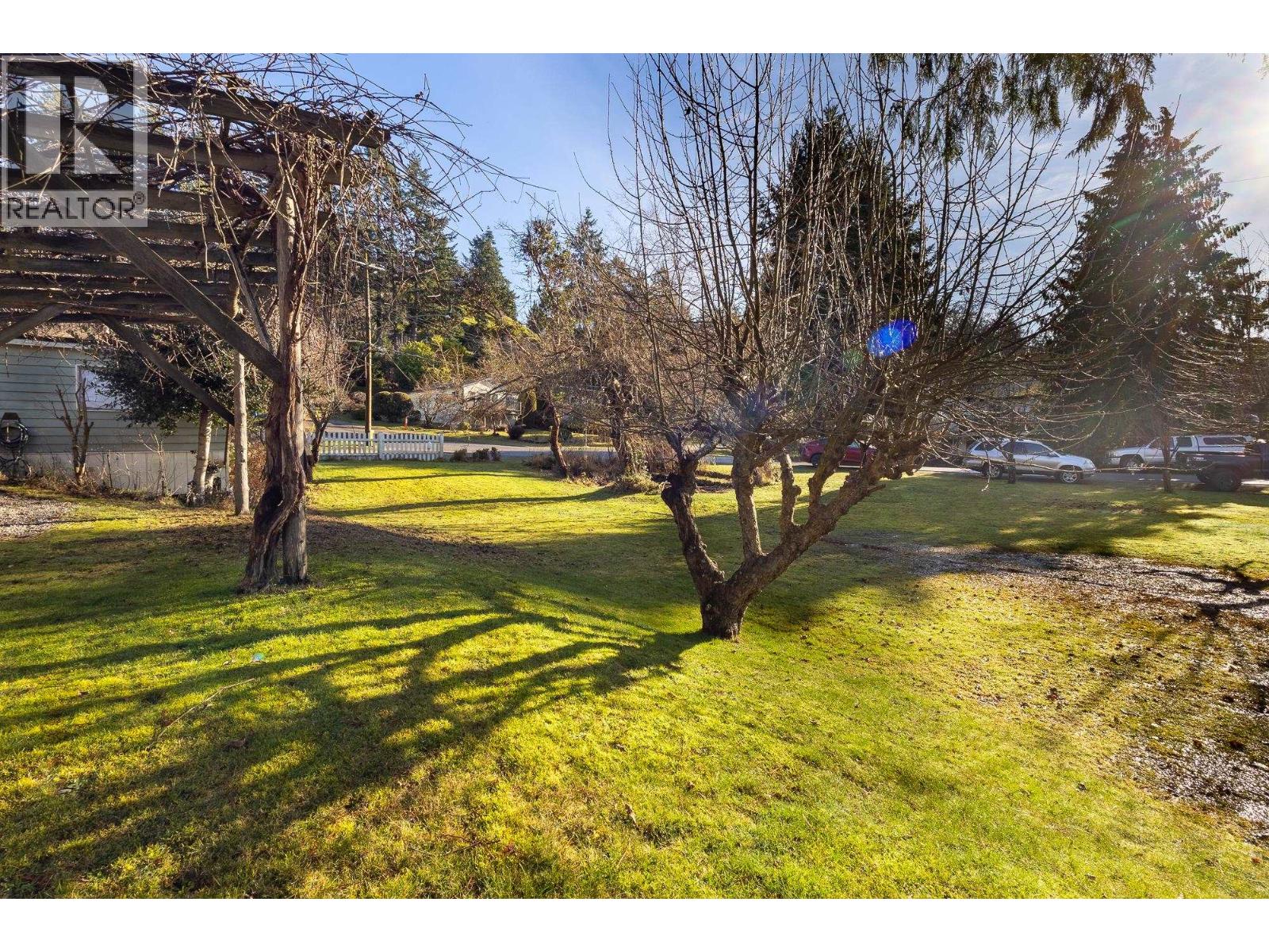 636 Bay Road, Gibsons, British Columbia  V0N 1V8 - Photo 14 - R3083553