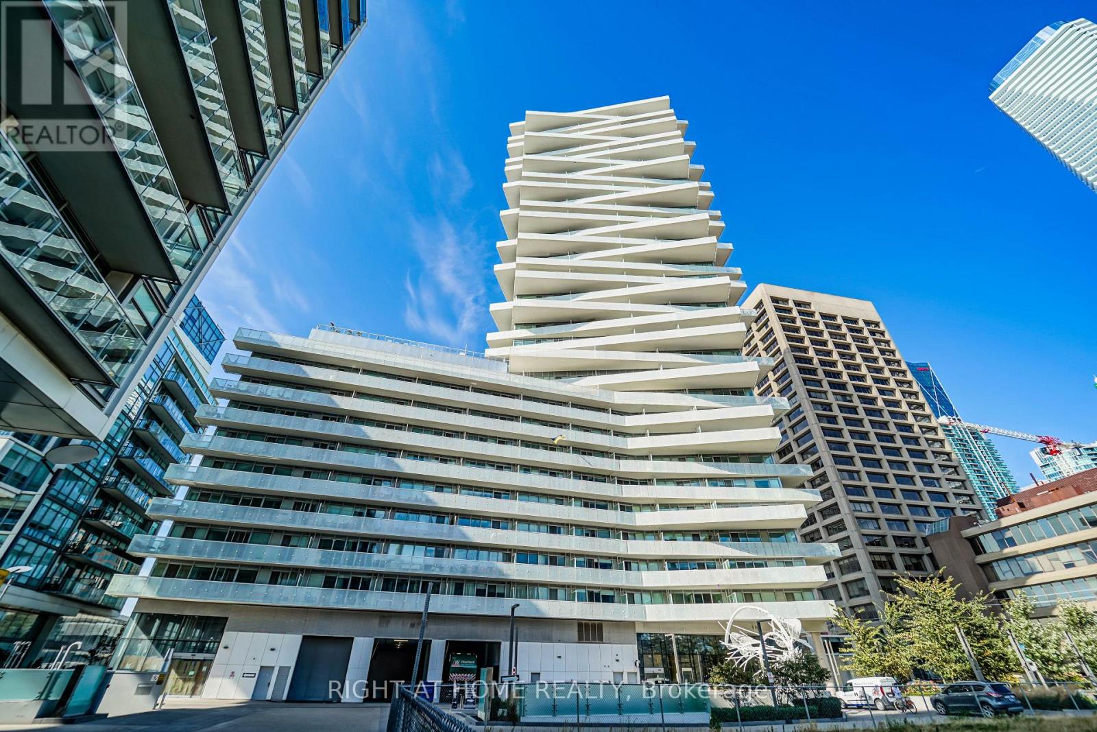 707 - 15 Queens Quay E, Toronto, Ontario  M5E 0C5 - Photo 2 - C12732048