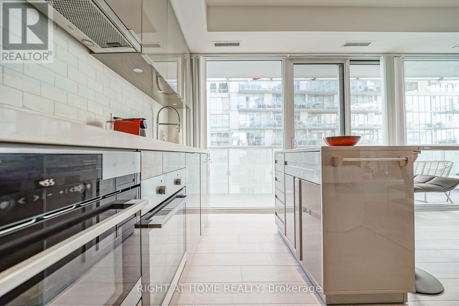 707 - 15 Queens Quay E, Toronto, Ontario  M5E 0C5 - Photo 9 - C12732048