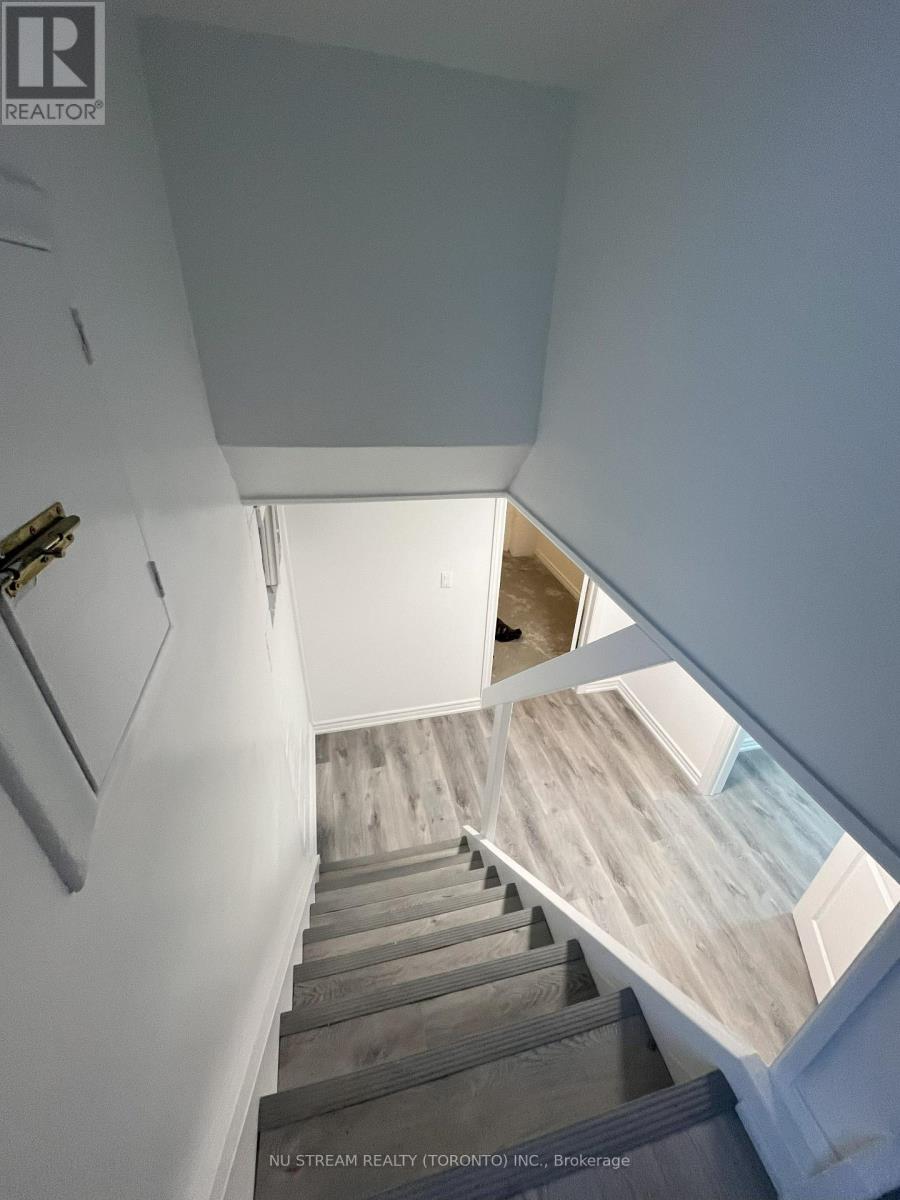 LOWER B - 24 DUNBOYNE COURT, Toronto, Ontario