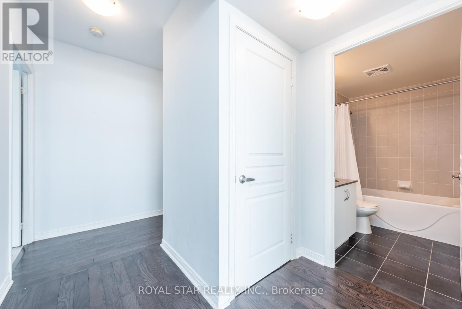 1404 - 2240 Lakeshore Boulevard, Toronto, Ontario  M8V 0A9 - Photo 21 - W12583002