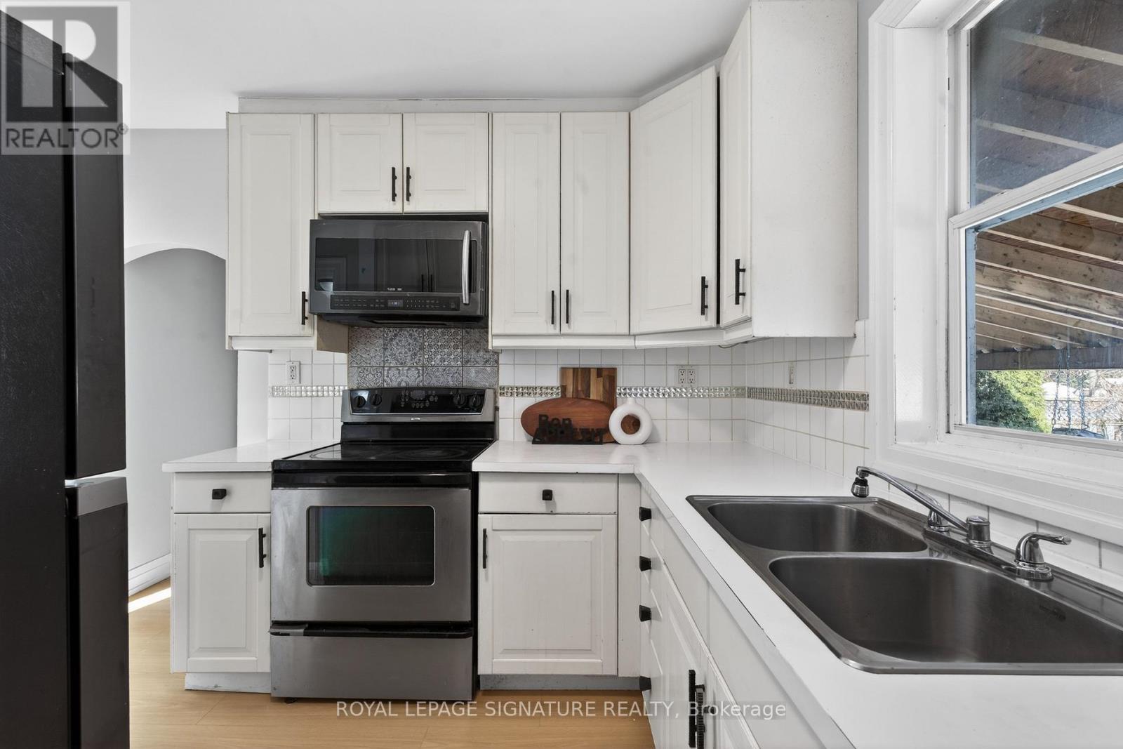 3 Wanstead Avenue, Toronto, Ontario  M1L 3L3 - Photo 9 - E12732124