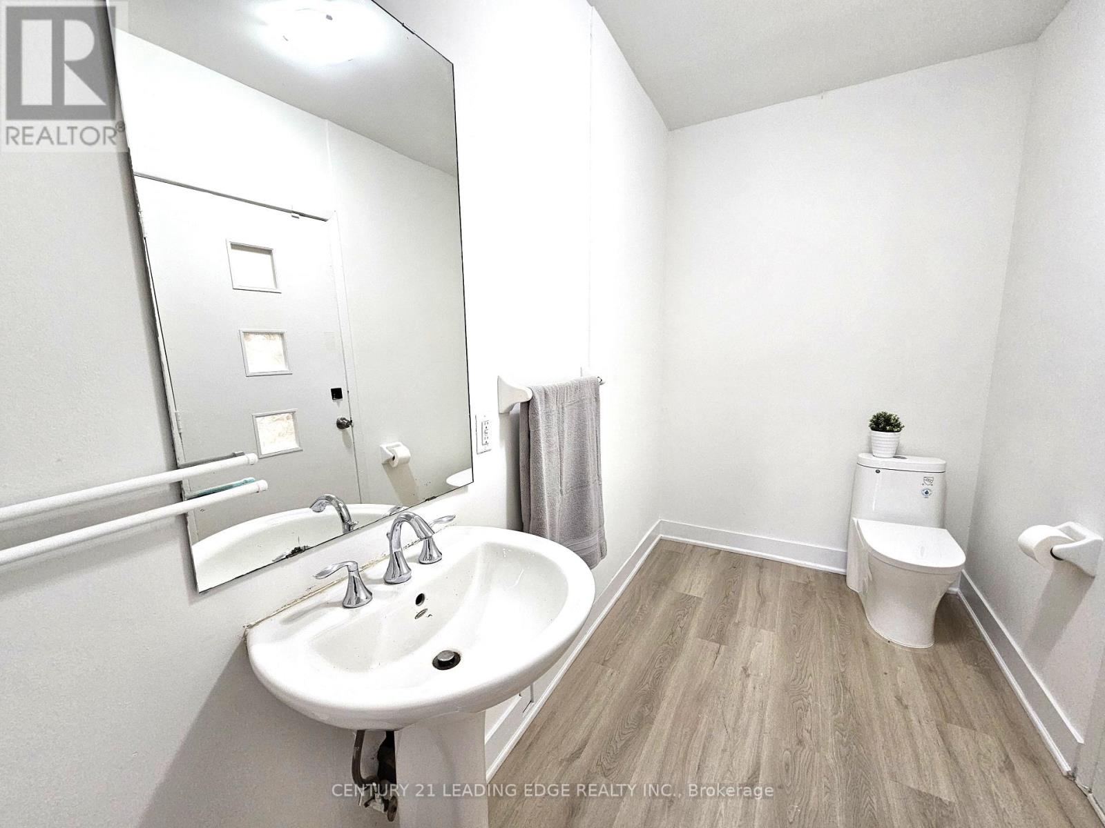 399 The Queensway South, Georgina, Ontario  L4P 2C6 - Photo 8 - N12732040