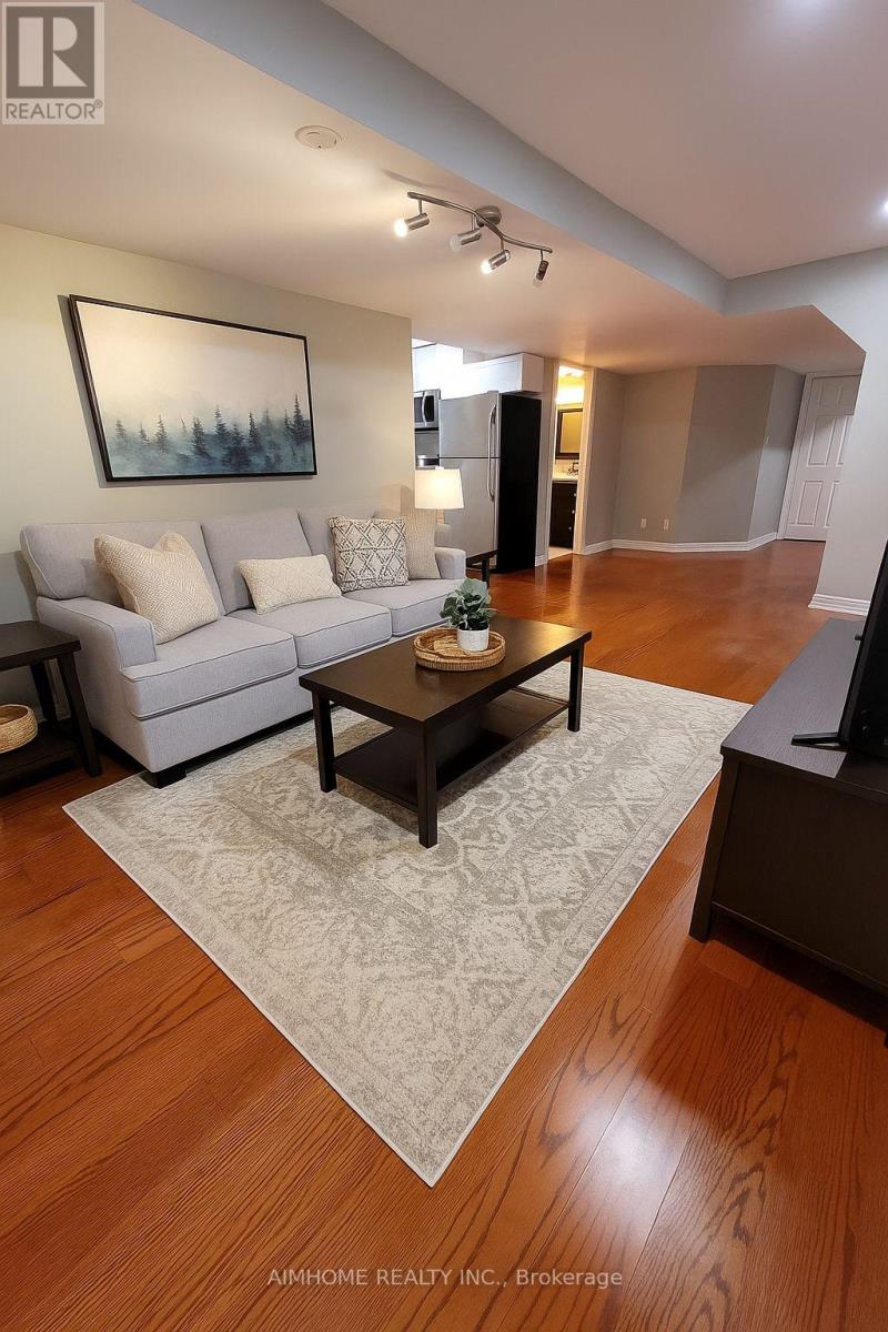 97 CLEARMEADOW BOULEVARD, Newmarket, Ontario