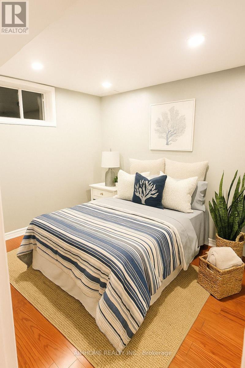 97 Clearmeadow Boulevard, Newmarket, Ontario  L3X 2M5 - Photo 3 - N12732120