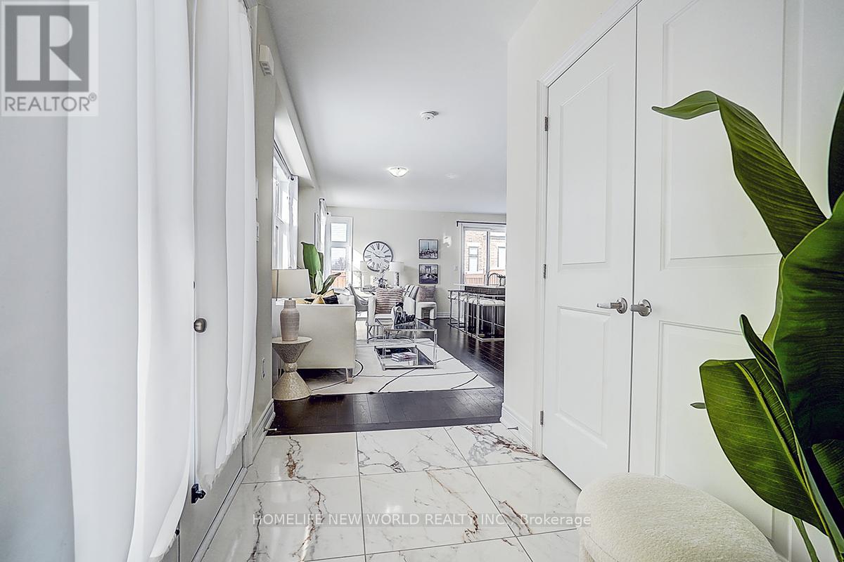 2 Hercules Club Drive, Richmond Hill, Ontario  L4E 1K6 - Photo 4 - N12732142