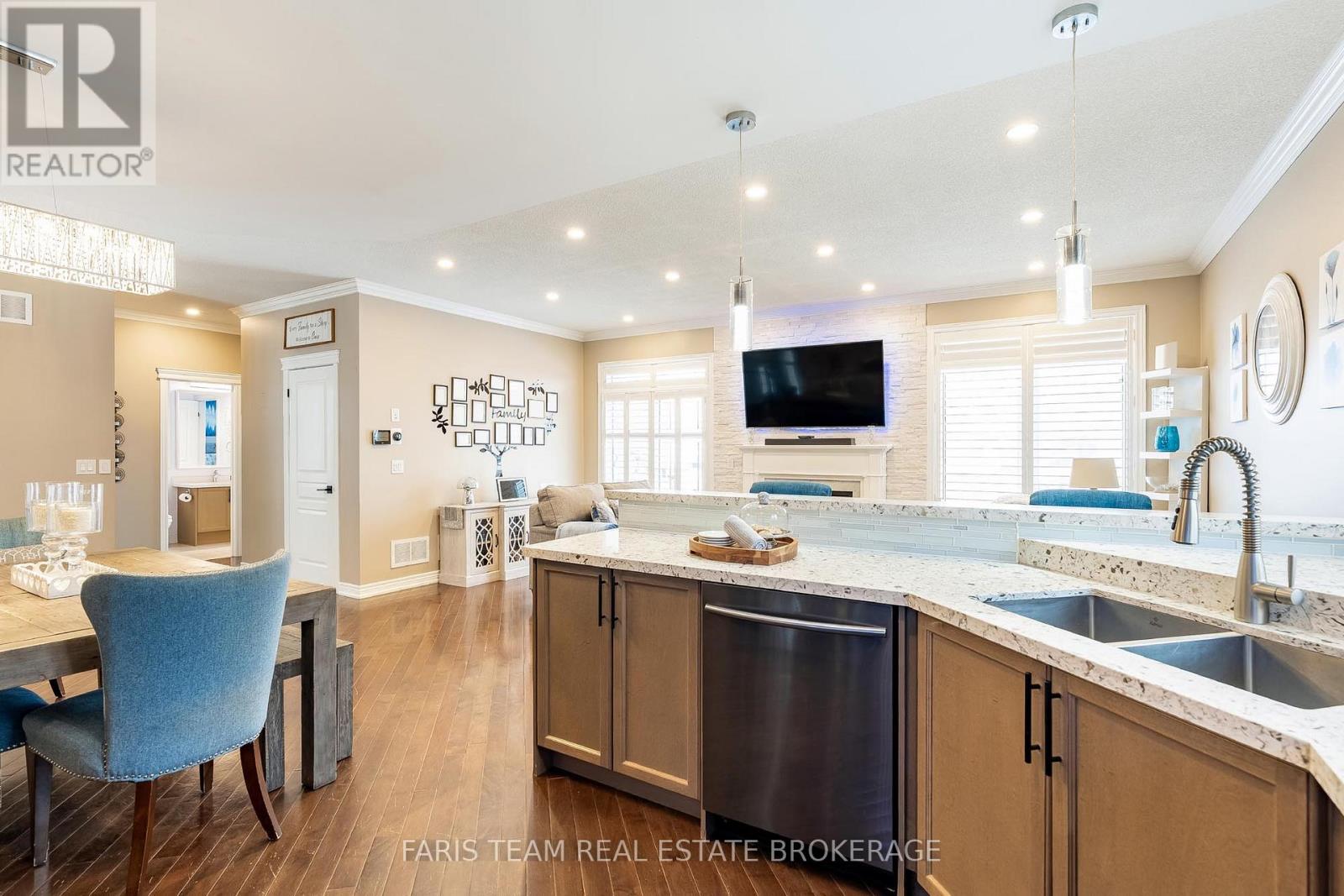 9 Broadpoint Street, Wasaga Beach, Ontario  L9Z 3B8 - Photo 8 - S12732072