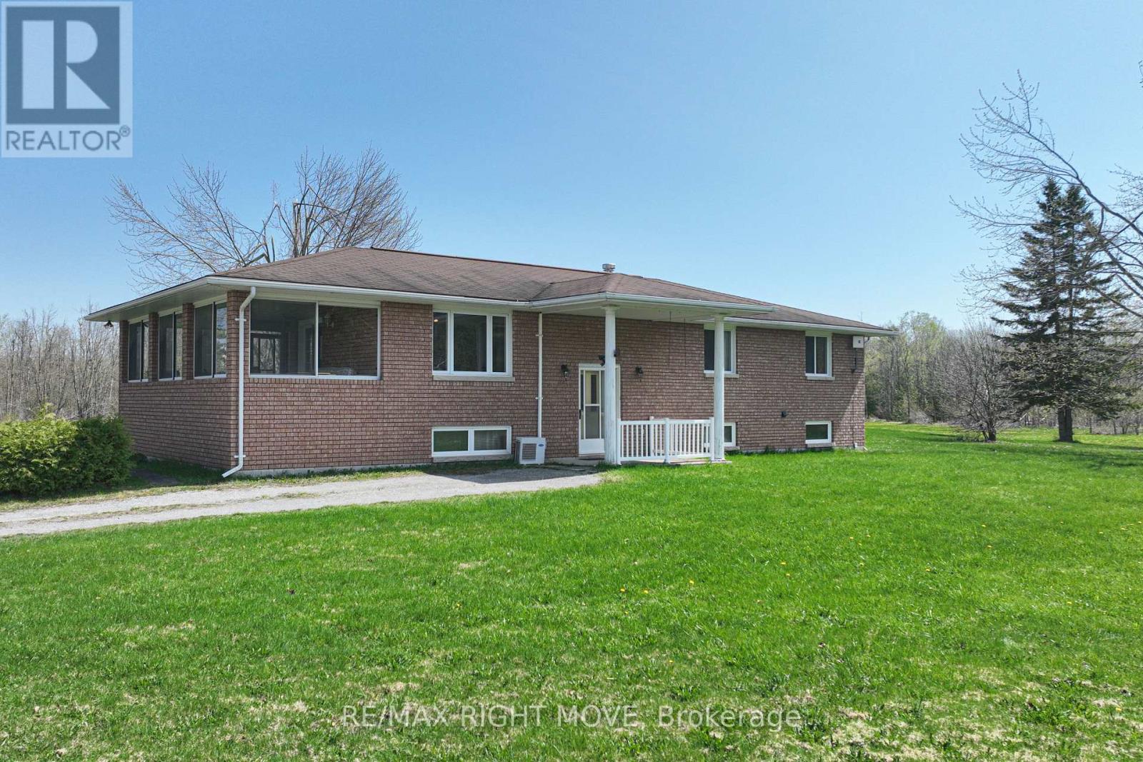 2723 Monck Road, Ramara, Ontario  L3V 0P6 - Photo 4 - S12732106