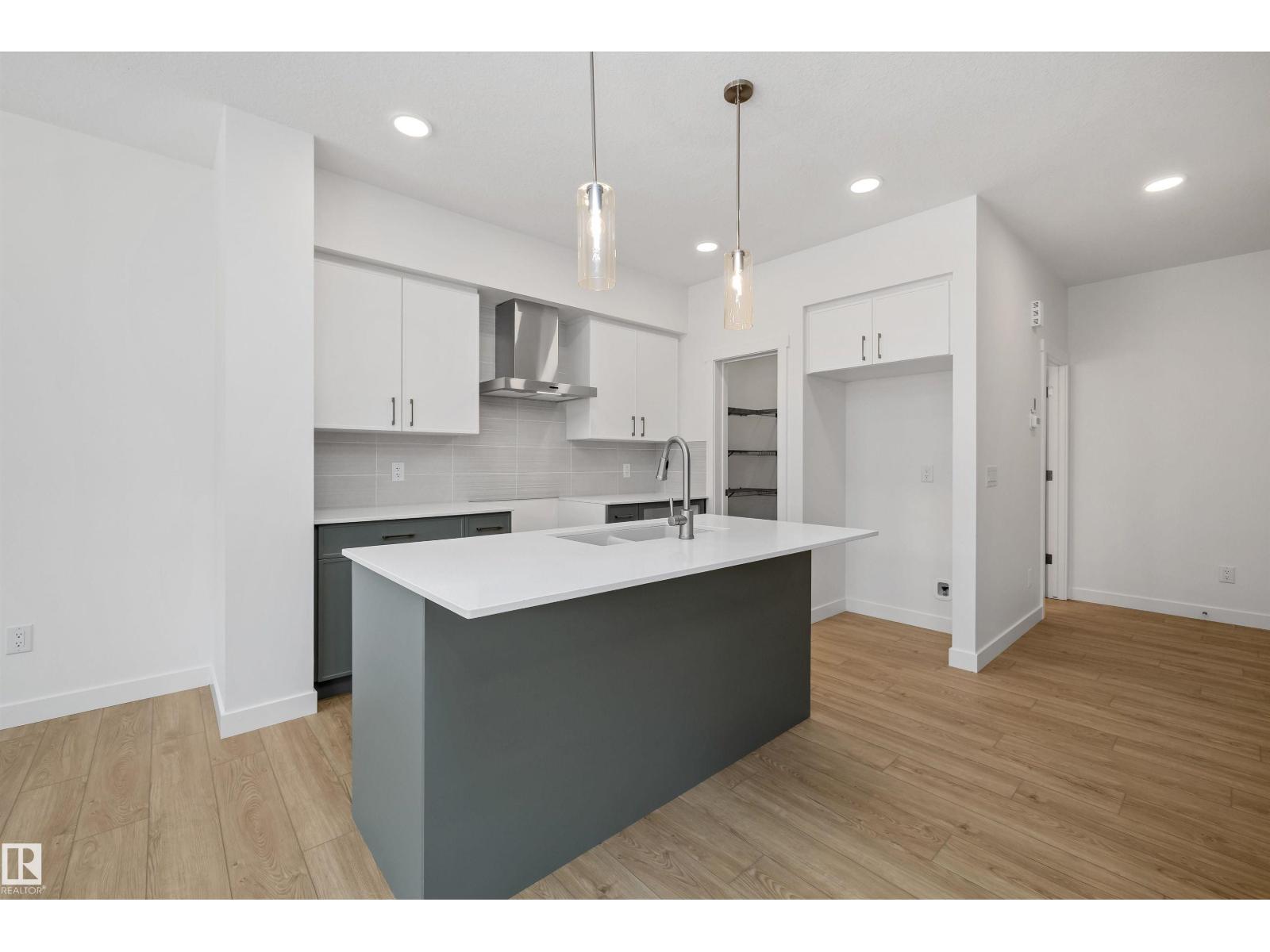 915 19 Av Nw, Edmonton, Alberta  T6T 2X4 - Photo 7 - E4470880