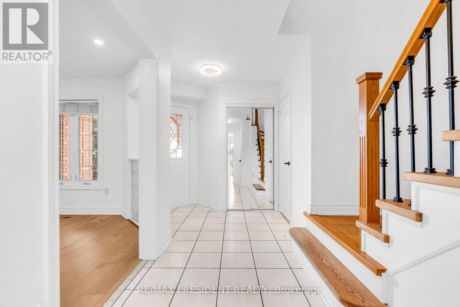 7031 Graydon Court, Mississauga, Ontario  L5N 7H4 - Photo 7 - W12732042