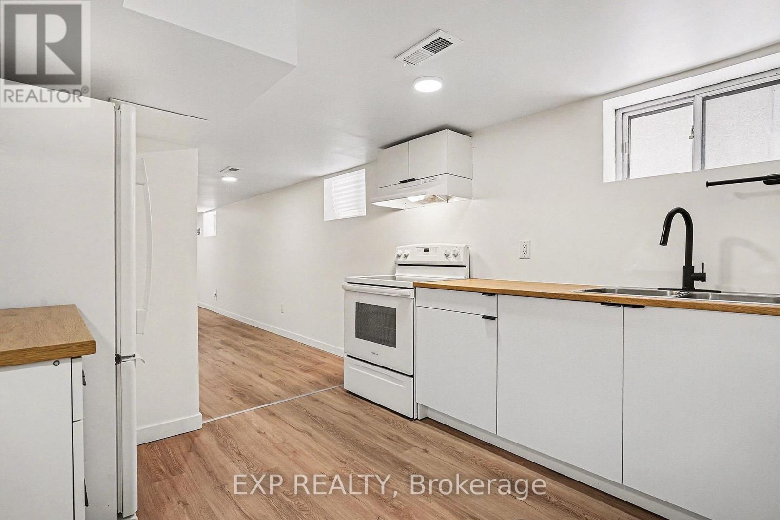 Lower - 82 Howick Avenue, Toronto, Ontario  M6N 1N1 - Photo 11 - W12732076