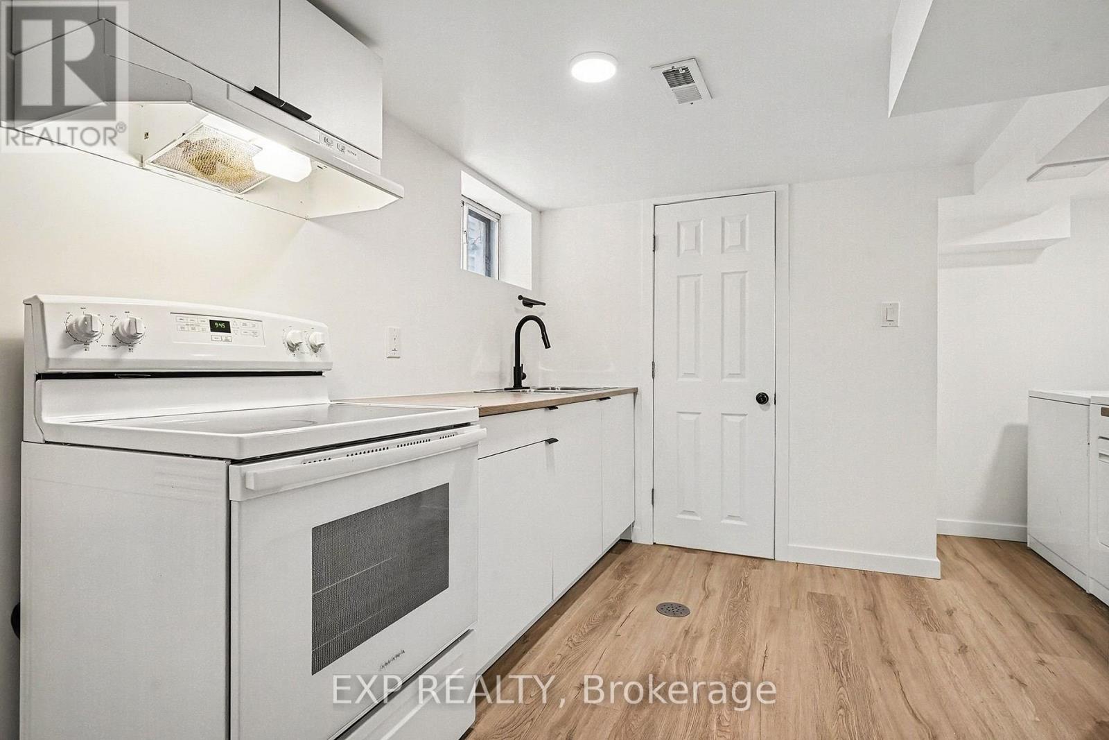 Lower - 82 Howick Avenue, Toronto, Ontario  M6N 1N1 - Photo 7 - W12732076