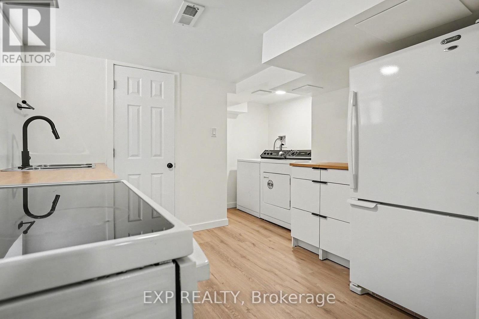 Lower - 82 Howick Avenue, Toronto, Ontario  M6N 1N1 - Photo 8 - W12732076