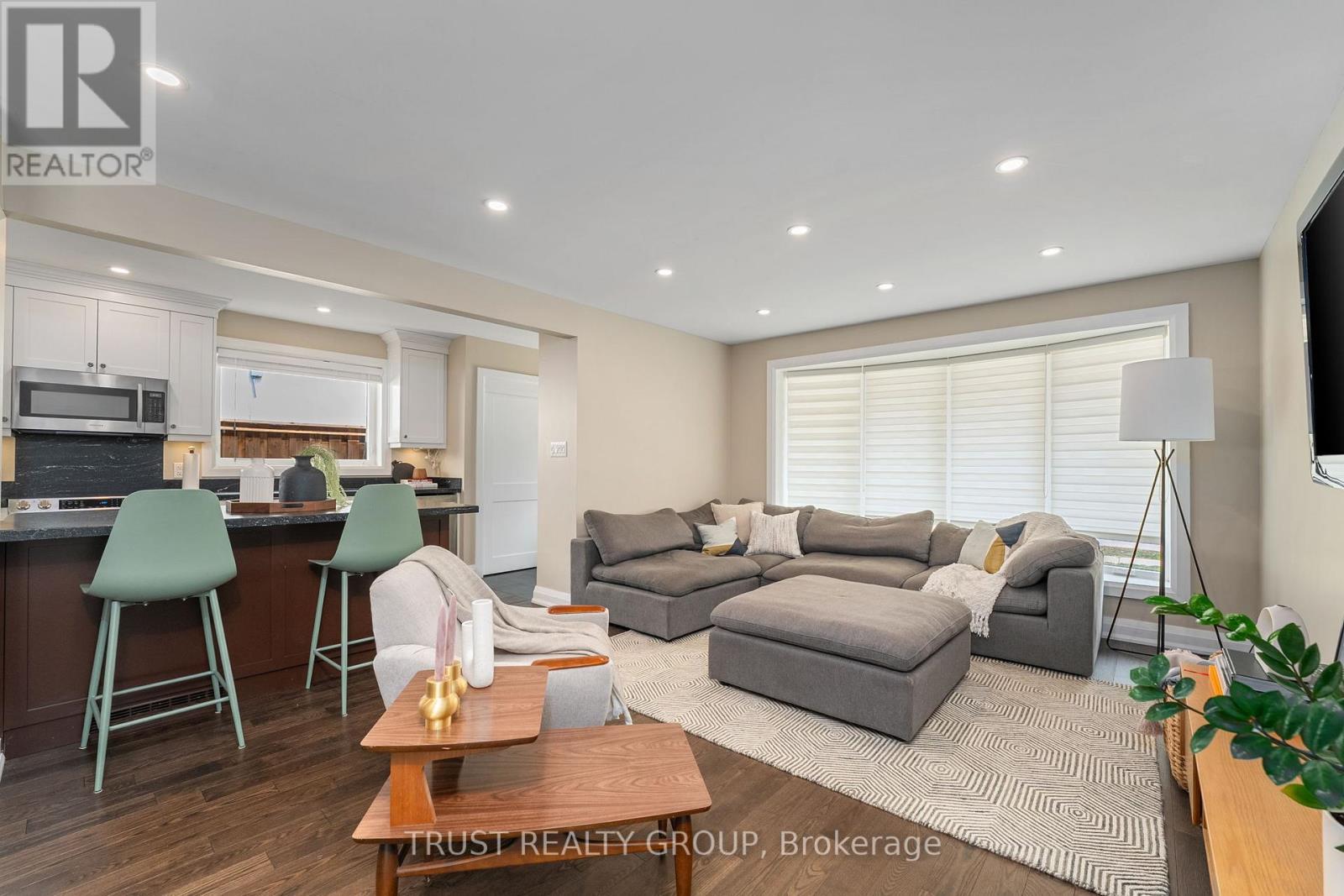 18 Deanecrest Road, Toronto, Ontario  M9B 5W4 - Photo 12 - W12732148