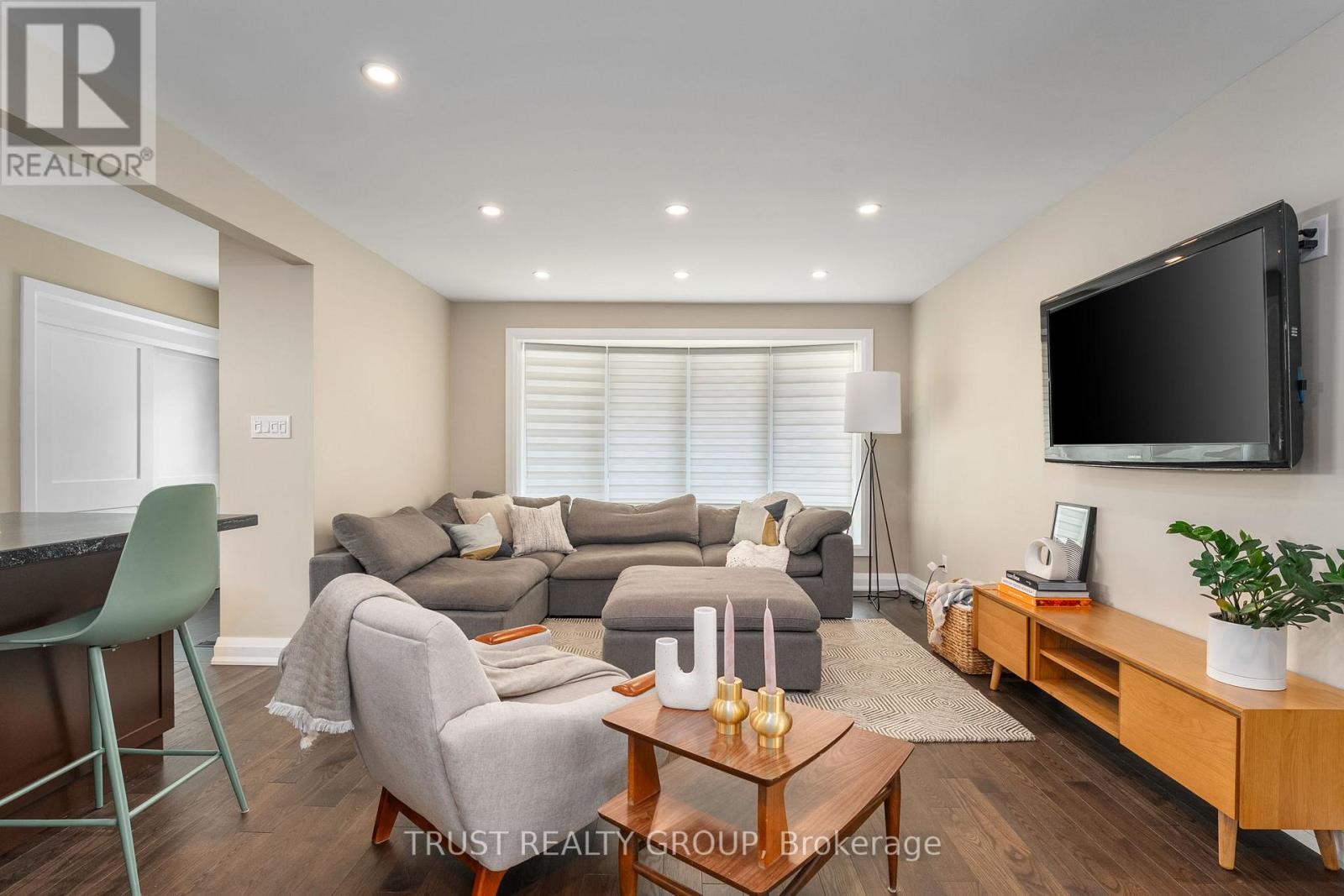 18 Deanecrest Road, Toronto, Ontario  M9B 5W4 - Photo 17 - W12732148