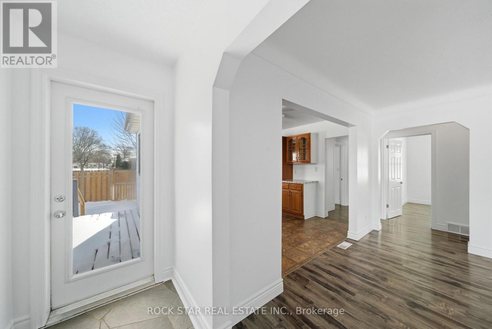 11 Nickerson Avenue, St. Catharines, Ontario  L2N 3L9 - Photo 3 - X12732054