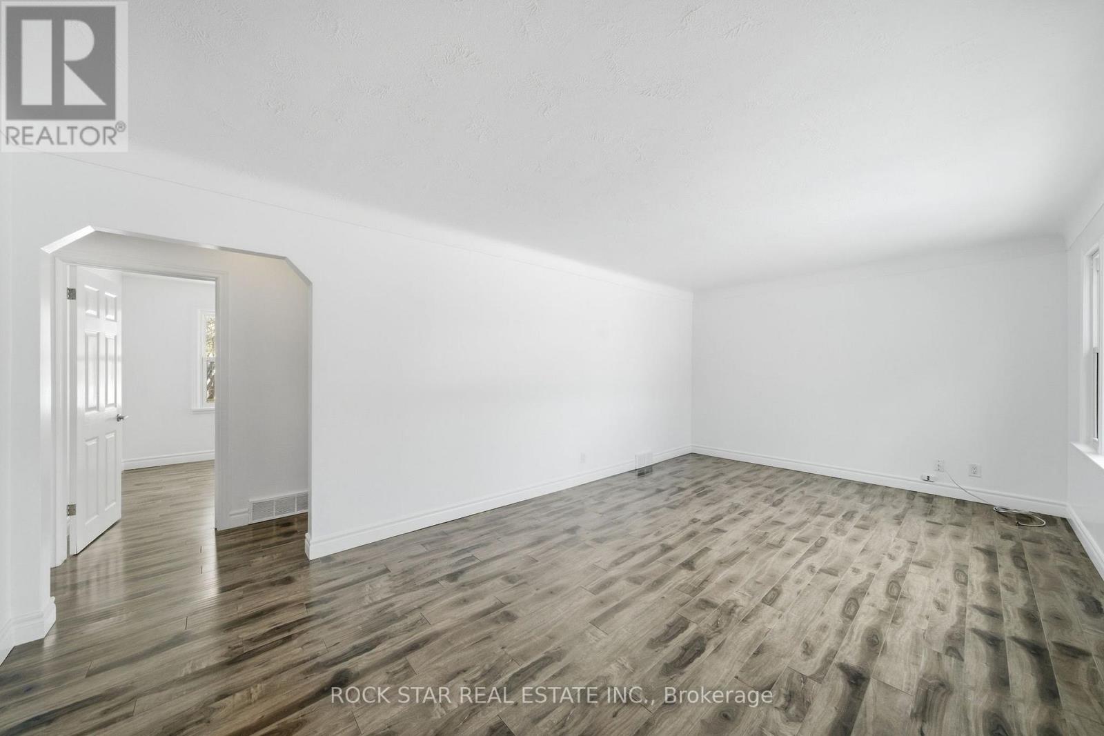 11 Nickerson Avenue, St. Catharines, Ontario  L2N 3L9 - Photo 4 - X12732054