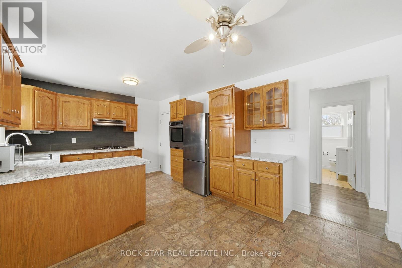 11 Nickerson Avenue, St. Catharines, Ontario  L2N 3L9 - Photo 8 - X12732054