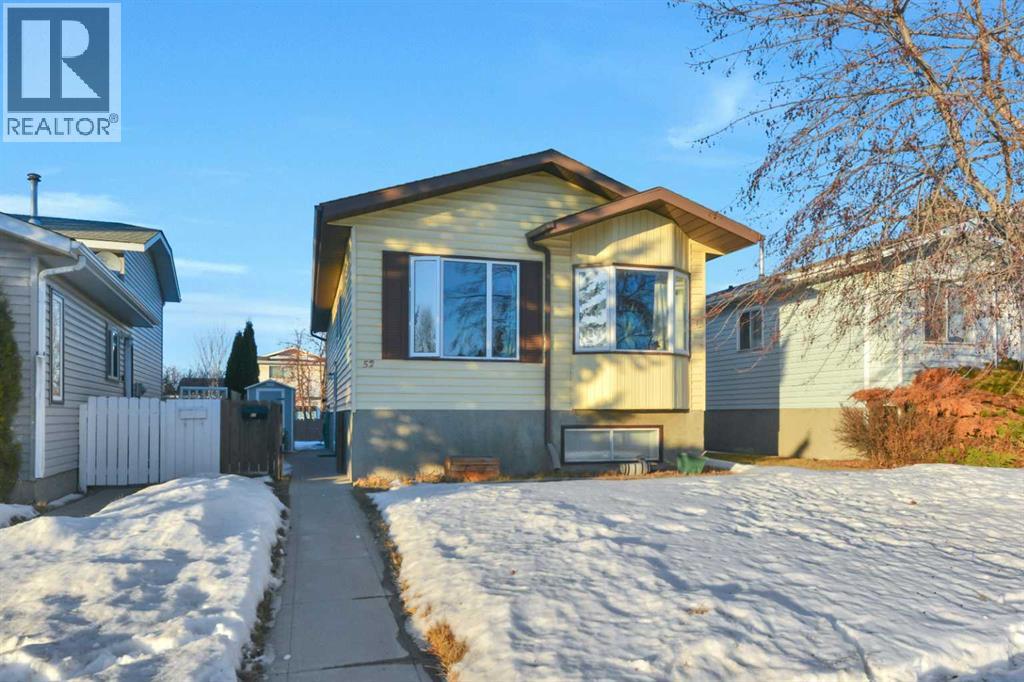 52 Roland, Red Deer, Alberta  T4R 3K9 - Photo 2 - A2279725