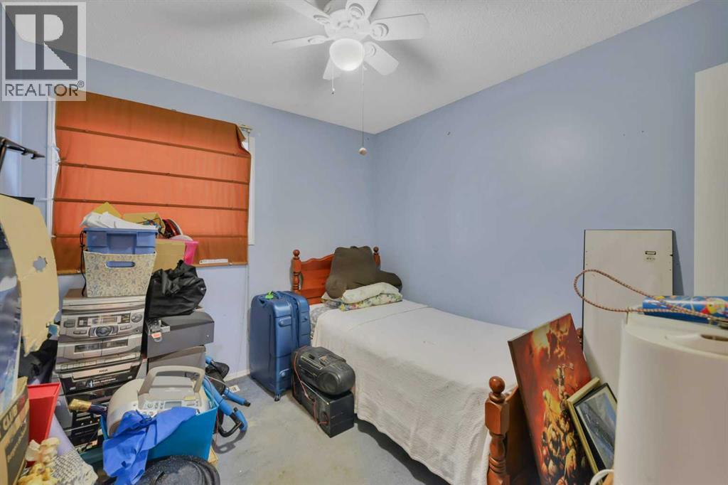 52 Roland, Red Deer, Alberta  T4R 3K9 - Photo 11 - A2279725